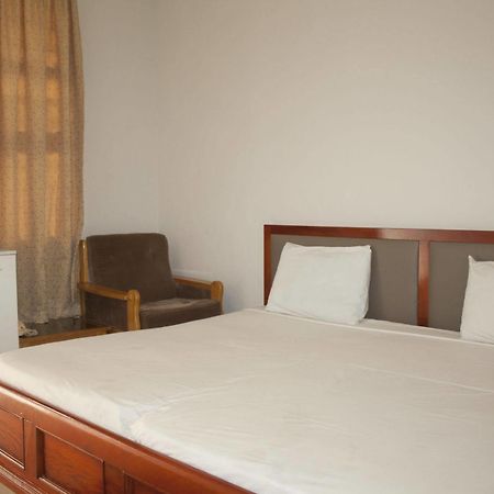 East Legon Guest Lodge Мадина Экстерьер фото