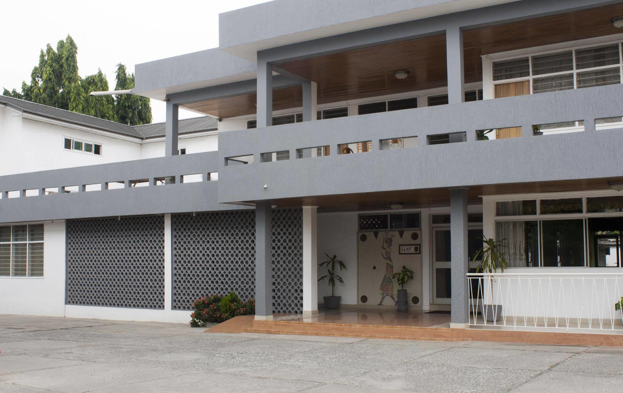 East Legon Guest Lodge Мадина Экстерьер фото