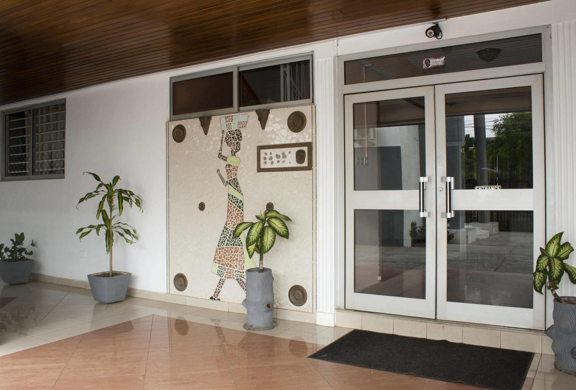 East Legon Guest Lodge Мадина Экстерьер фото