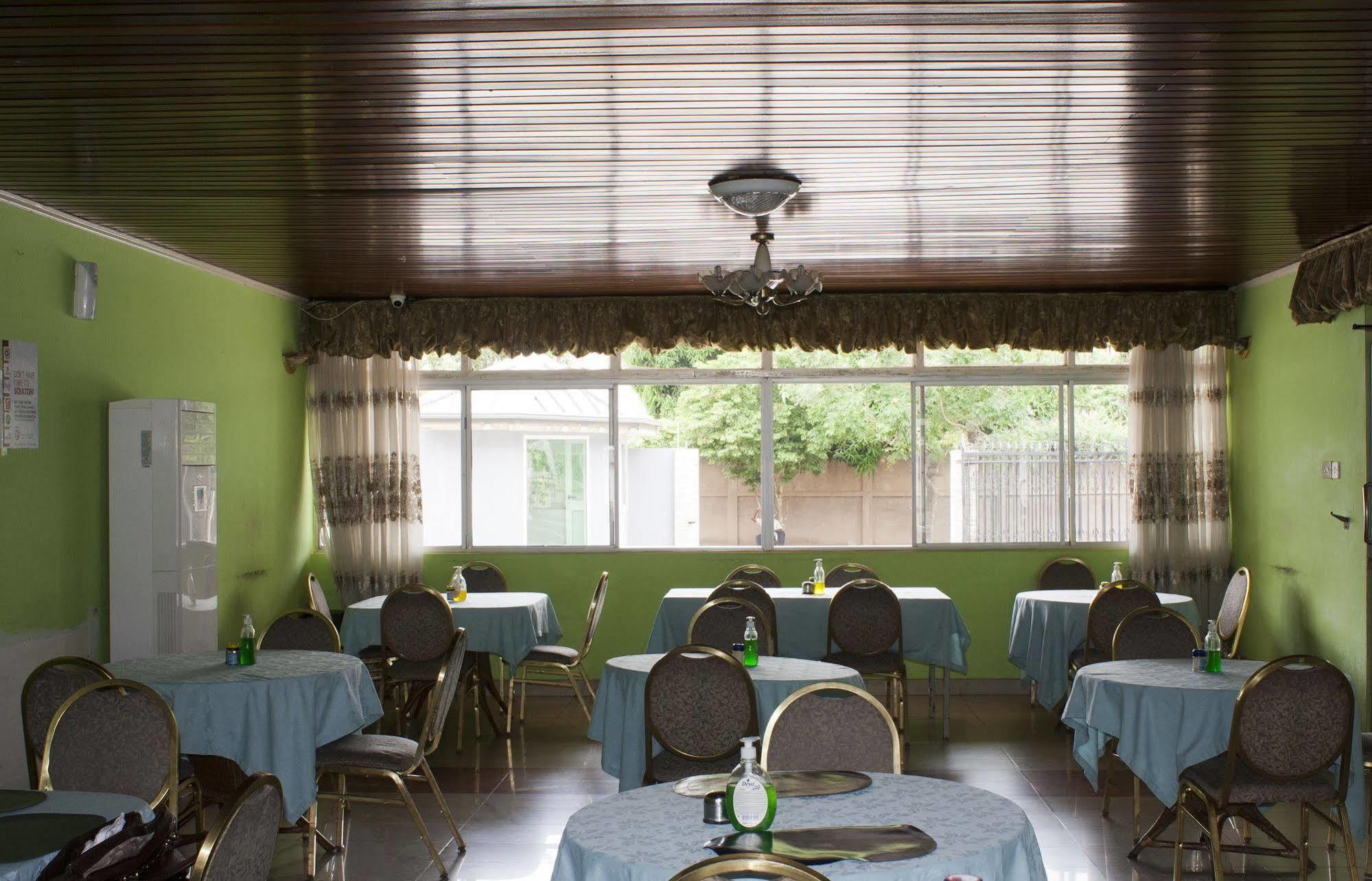 East Legon Guest Lodge Мадина Экстерьер фото